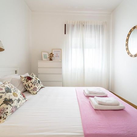 Casino And Beach Apartment By House And People 포보아데바짐 외부 사진