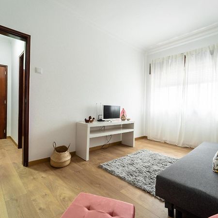 Casino And Beach Apartment By House And People 포보아데바짐 외부 사진