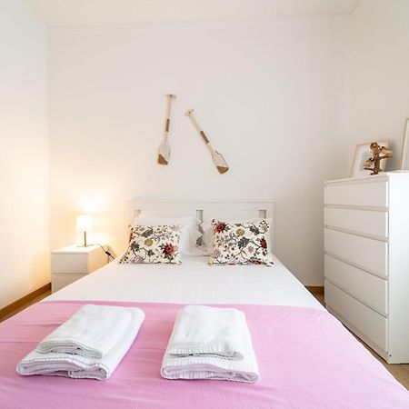 Casino And Beach Apartment By House And People 포보아데바짐 외부 사진